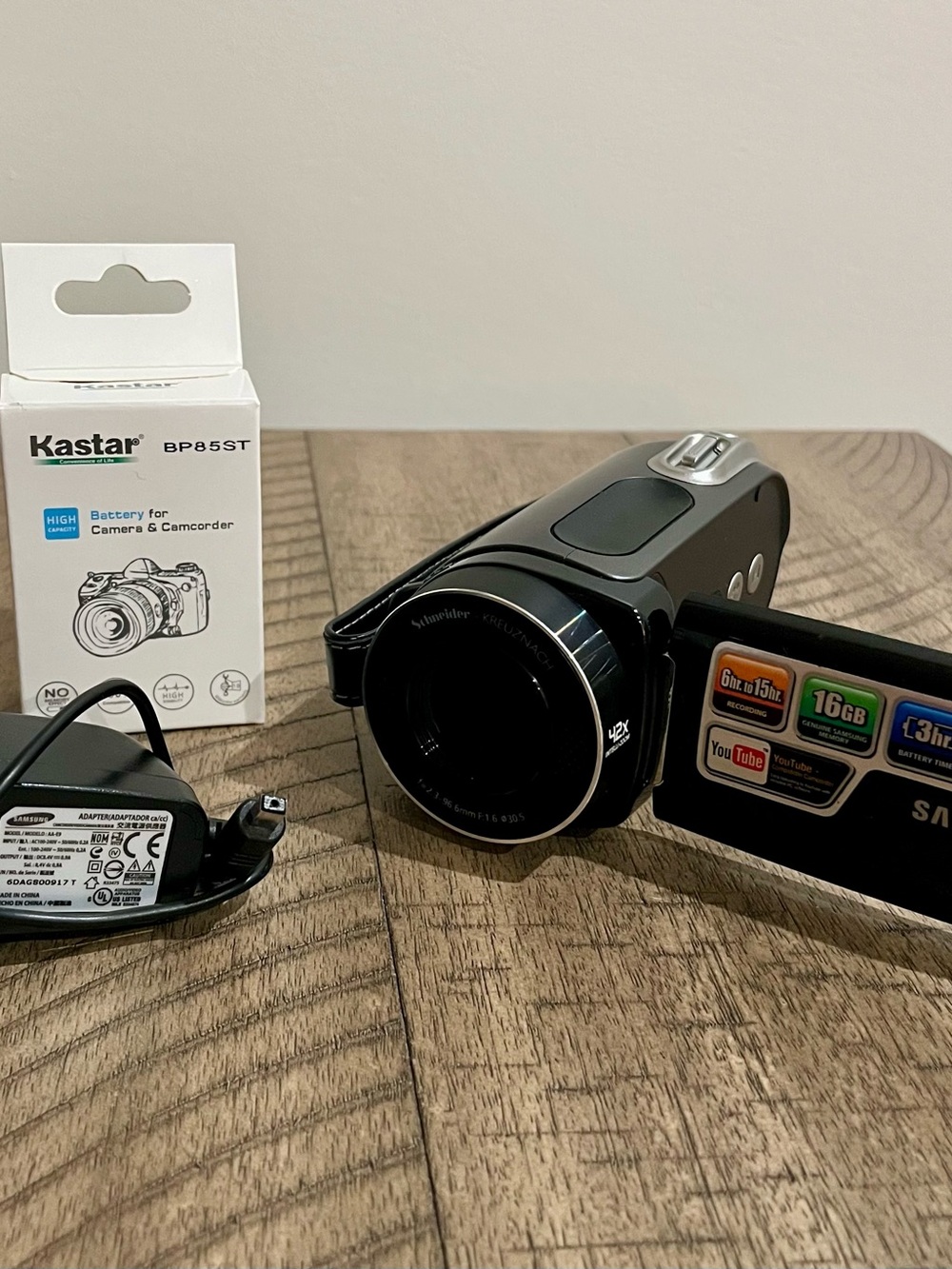 Samsung Camcorder 42x Optical Zoom LCD SMX-F34BN/XAA Charger & New Battery WORKS